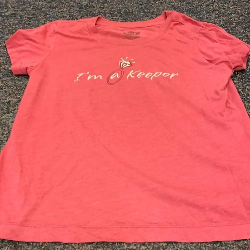 I’m a keeper tee sz. L
